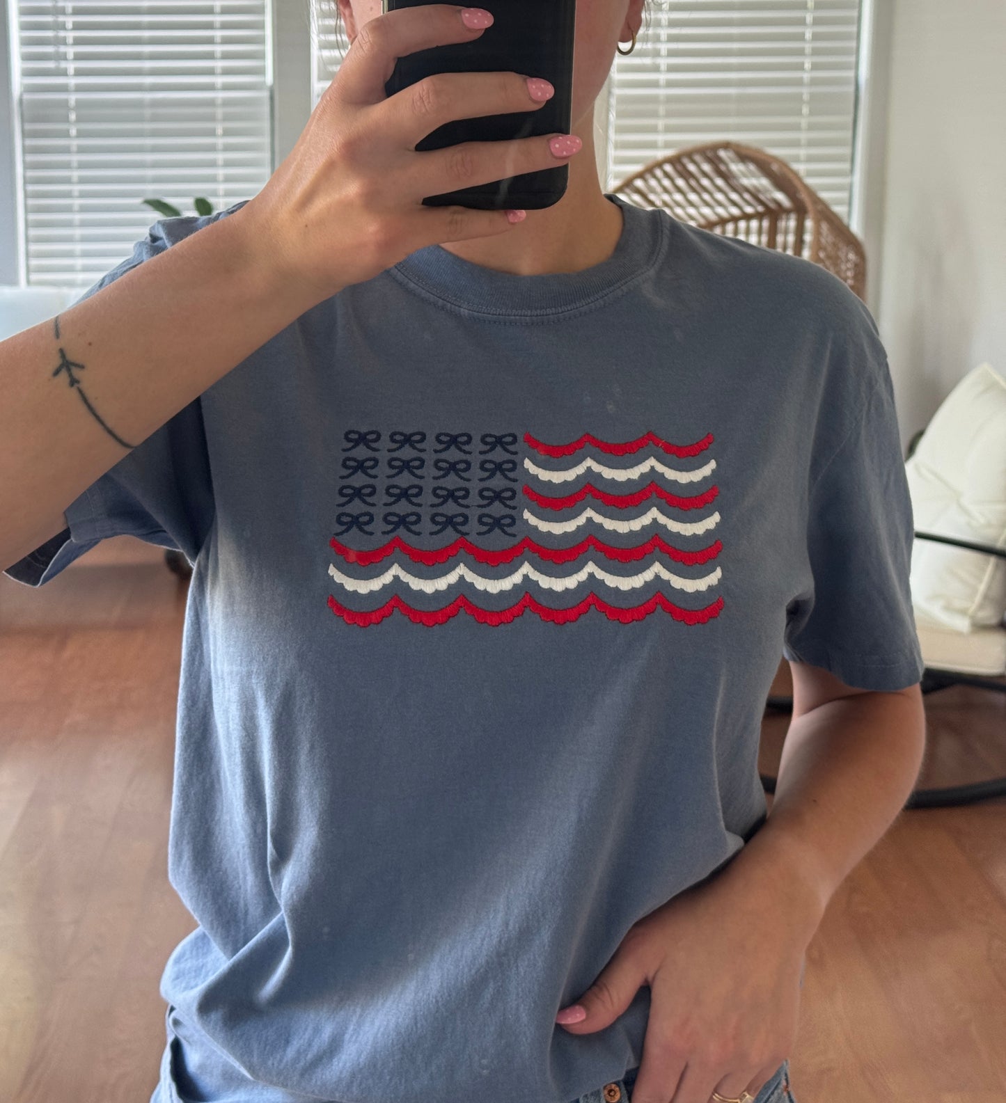 Scallop Blow Flag Embroidered Tee - Blue