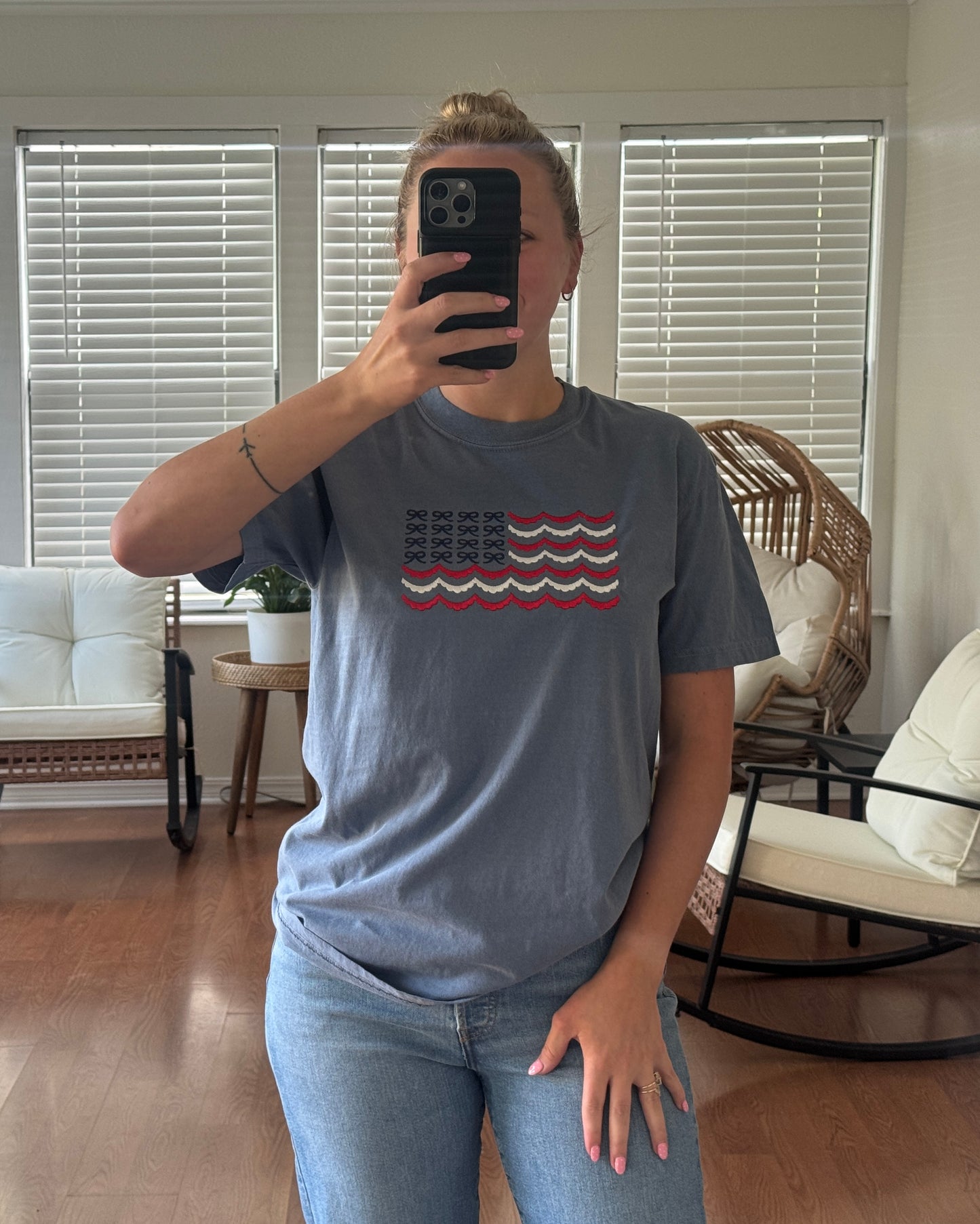 Scallop Blow Flag Embroidered Tee - Blue