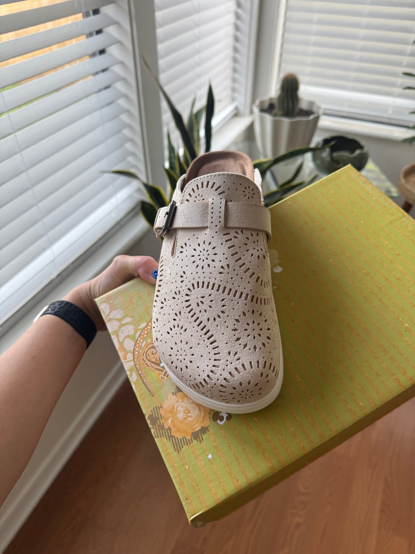 Lulu Platform Clogs - Cream