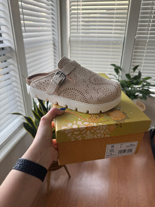 Lulu Platform Clogs - Cream