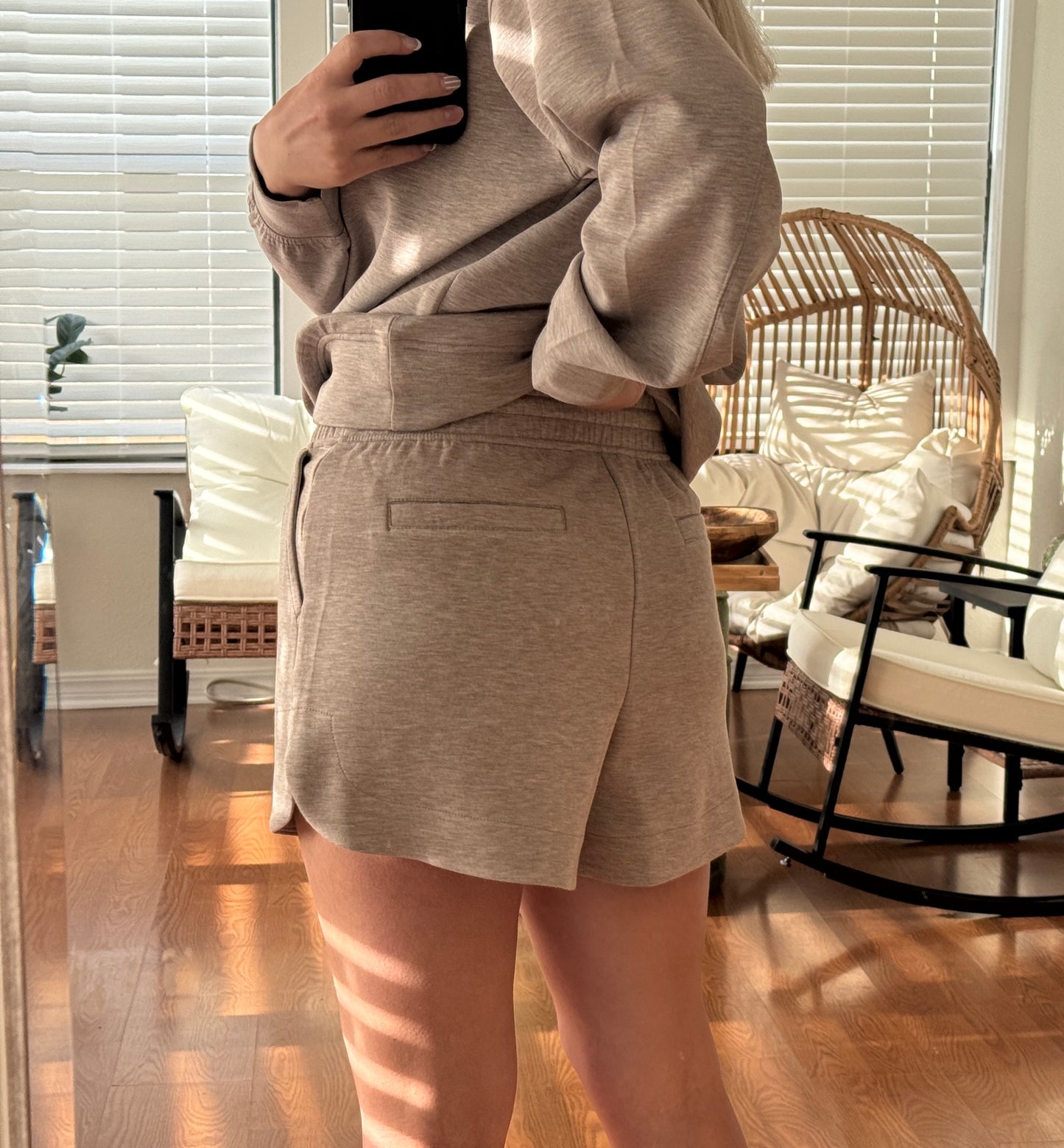 Scuba Tulip Shorts - Taupe