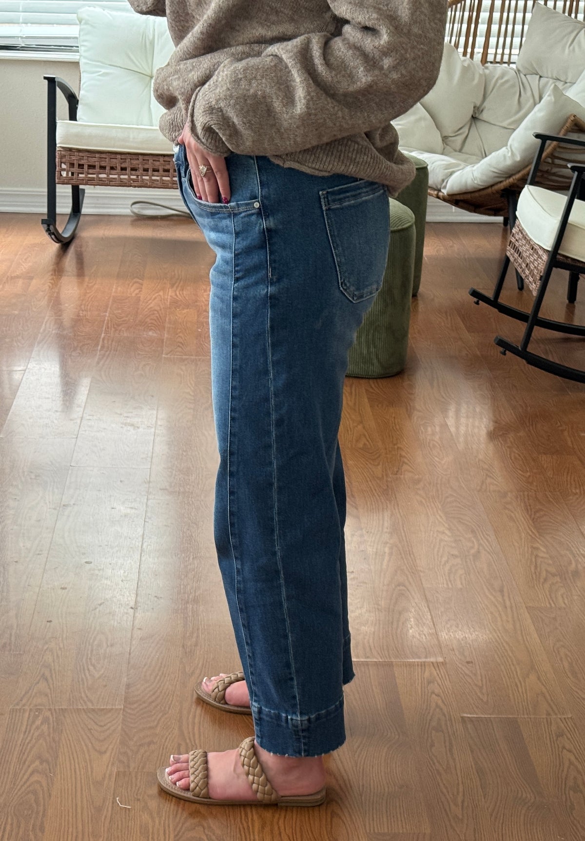Mid-Rise Slouchy Crop Barrel Jeans - Medium